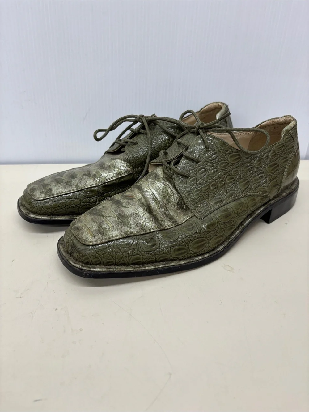 Men's Olive Green Embossed Faux Leather Lace-Up Derby Shoes